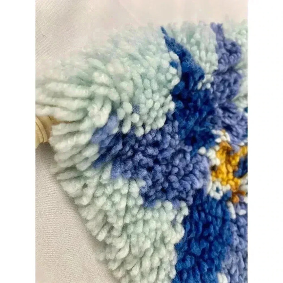 VTG Hooked Rug Hanging Artwork Blue Flowers 21"x9" Collectible Handmade - Picture 4 of 8